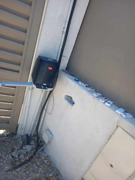 Image de couverture de l'album Remplacement de la motorisation du portail à Marignane